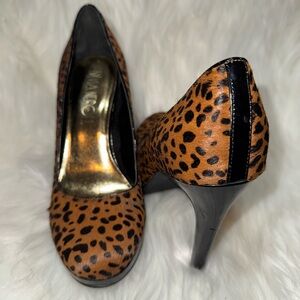 Via Neroli Brown and Black Heels